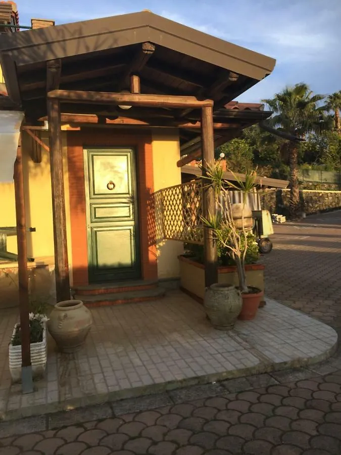 Hébergement de vacances Villa Milagros-Appartamento In Villa Acireale